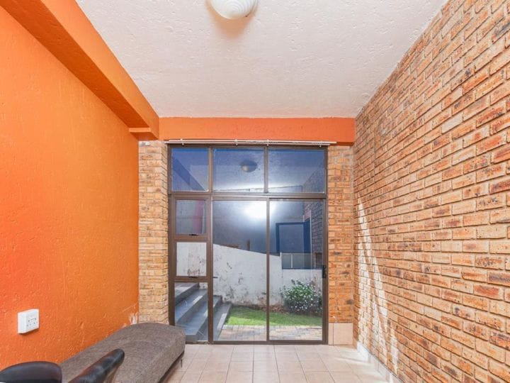 To Let 7 Bedroom Property for Rent in Featherbrooke Estate Gauteng