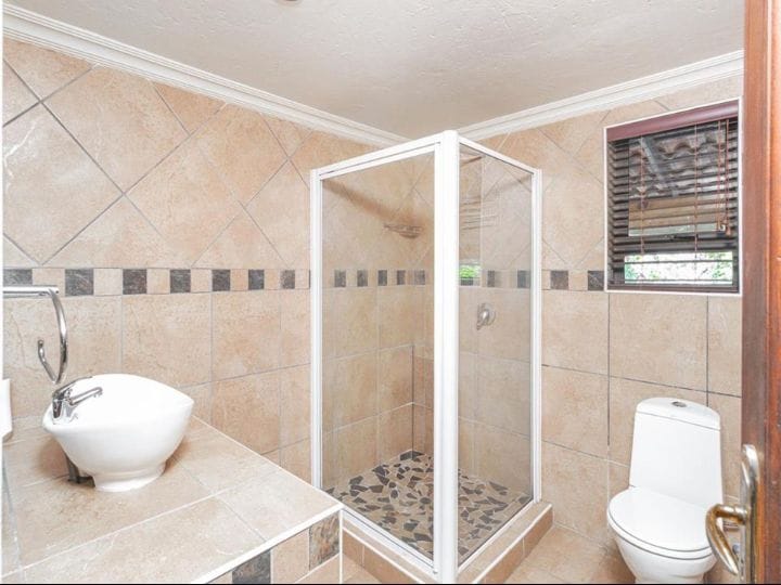 To Let 7 Bedroom Property for Rent in Featherbrooke Estate Gauteng