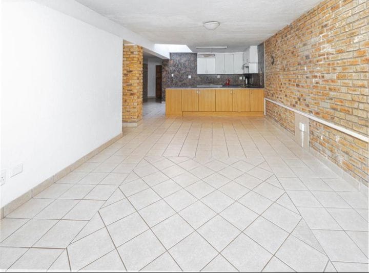 To Let 7 Bedroom Property for Rent in Featherbrooke Estate Gauteng