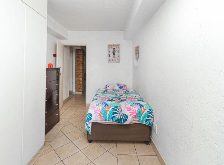 To Let 7 Bedroom Property for Rent in Featherbrooke Estate Gauteng