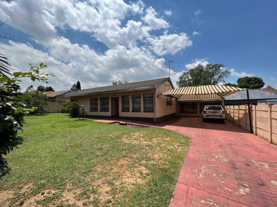 3 Bedroom Property for Sale in Brackendowns Gauteng