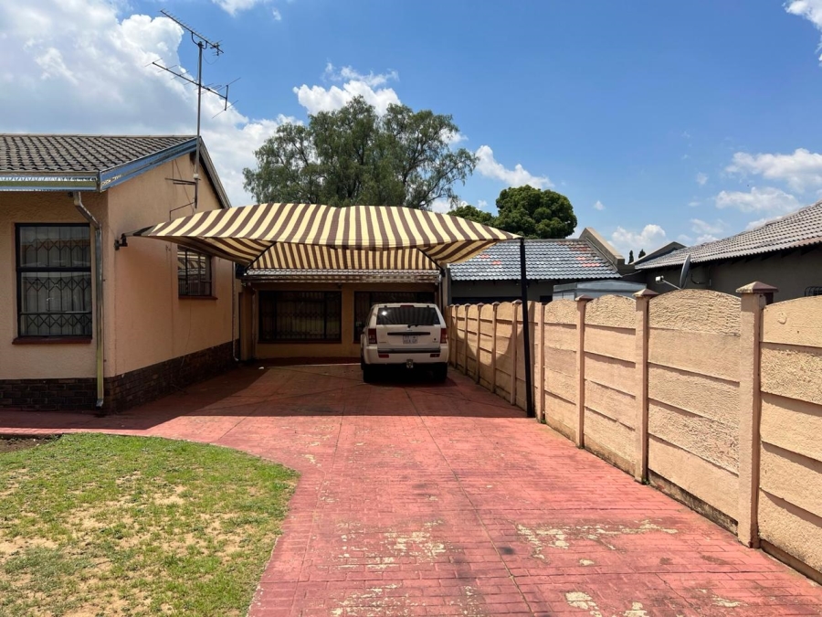3 Bedroom Property for Sale in Brackendowns Gauteng