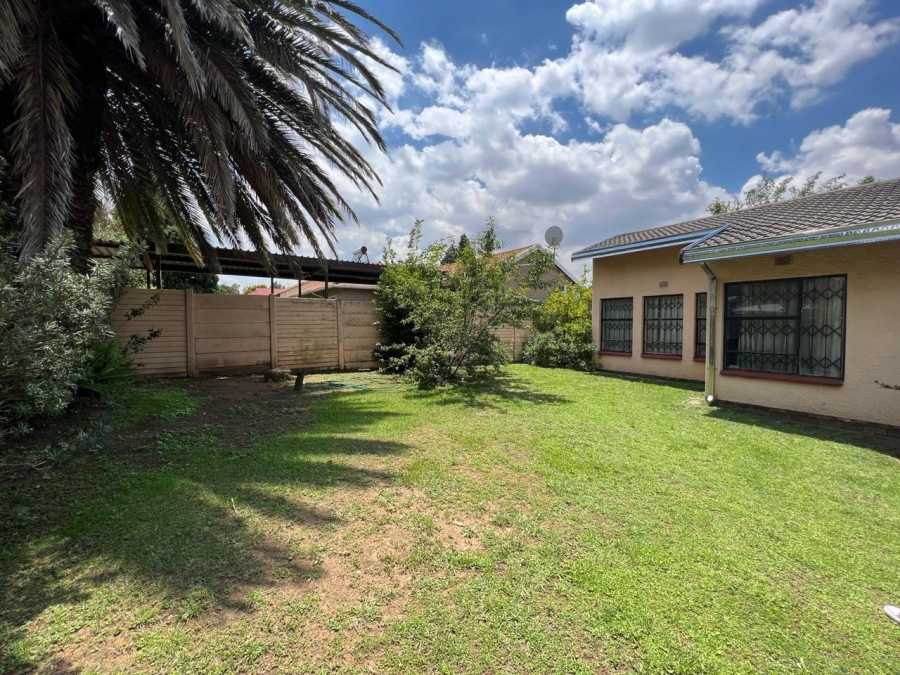 3 Bedroom Property for Sale in Brackendowns Gauteng
