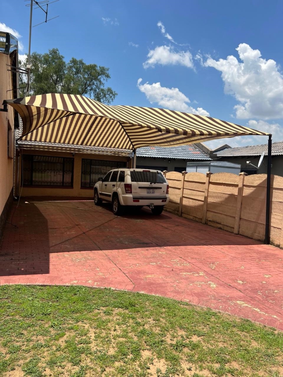 3 Bedroom Property for Sale in Brackendowns Gauteng