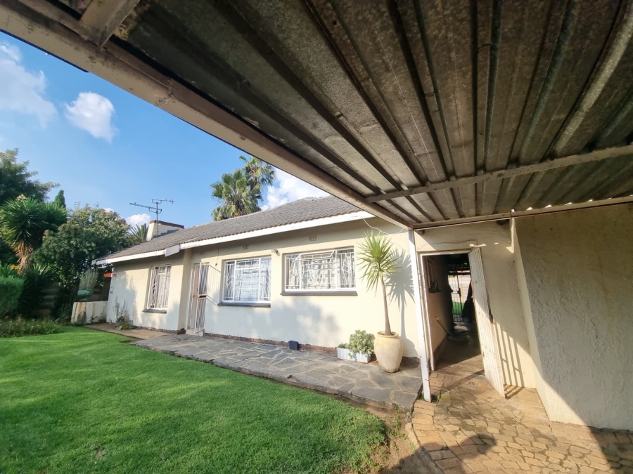 To Let 3 Bedroom Property for Rent in Beyers Park Gauteng