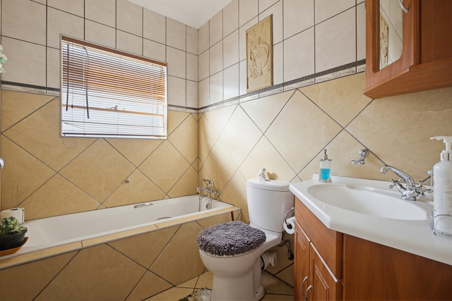 4 Bedroom Property for Sale in Illiondale Gauteng