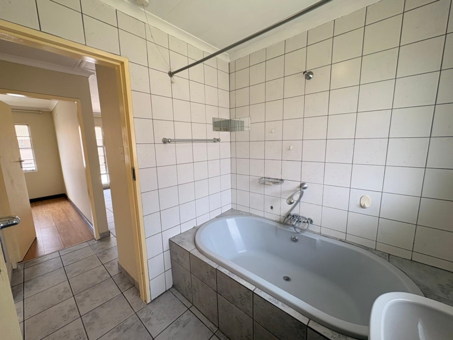 2 Bedroom Property for Sale in Ravenswood Gauteng