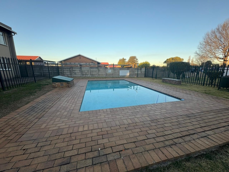 2 Bedroom Property for Sale in Ravenswood Gauteng