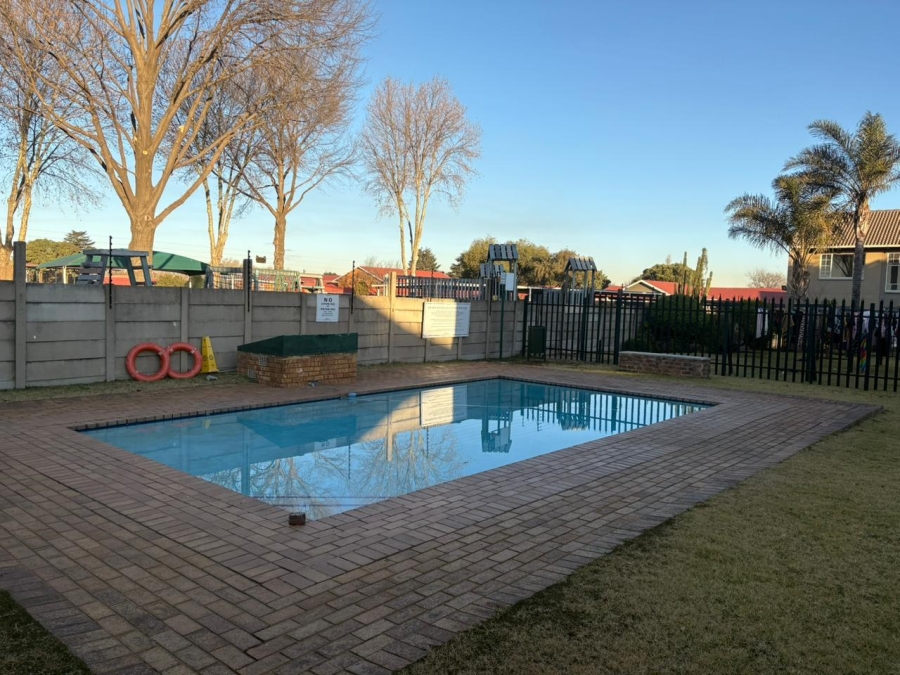 2 Bedroom Property for Sale in Ravenswood Gauteng