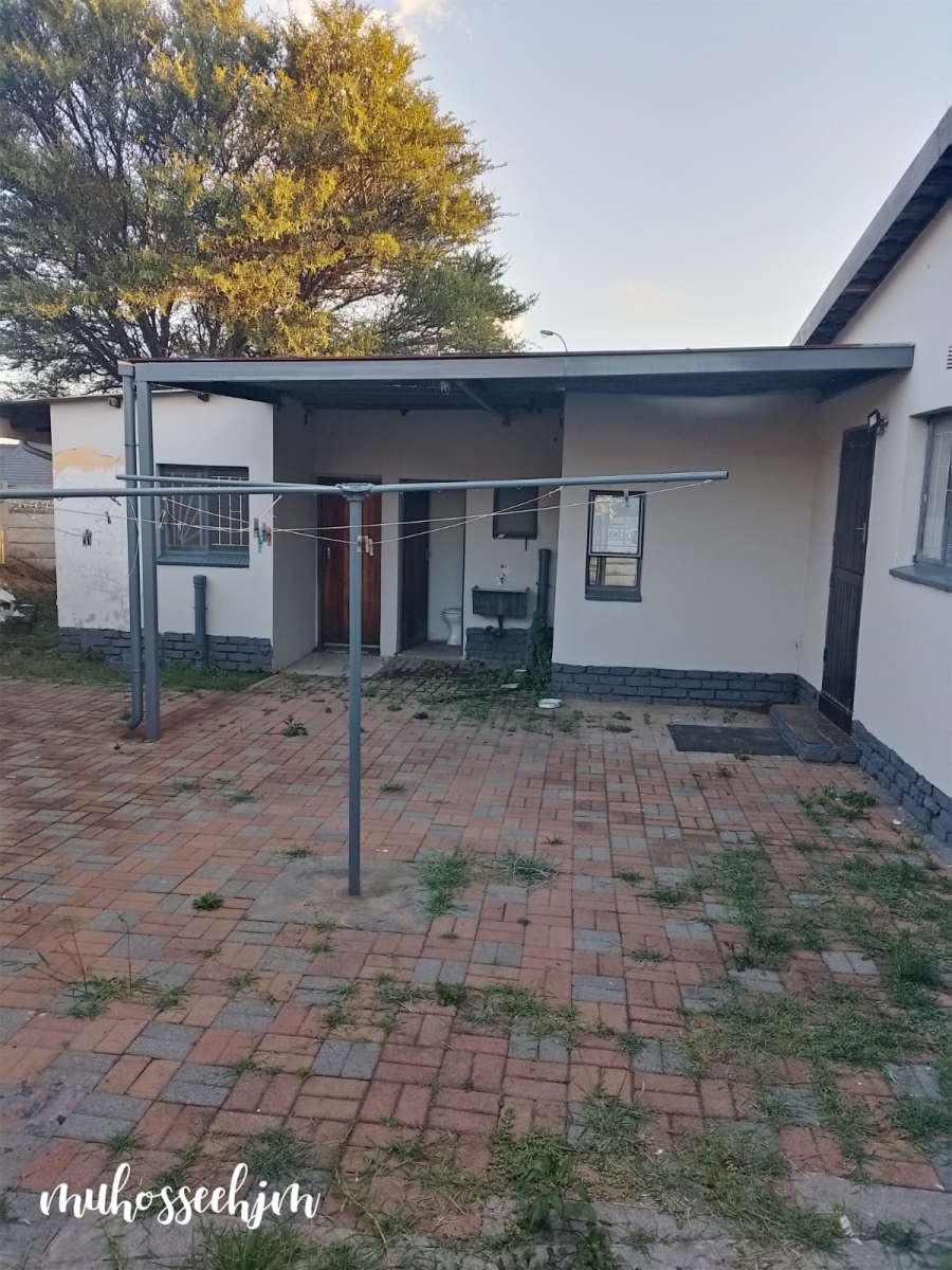 4 Bedroom Property for Sale in Birchleigh North Gauteng