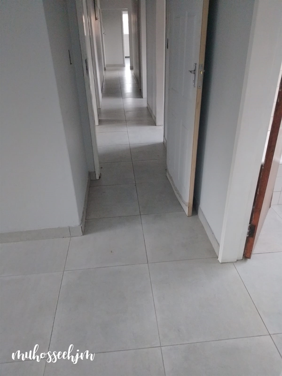 4 Bedroom Property for Sale in Birchleigh North Gauteng