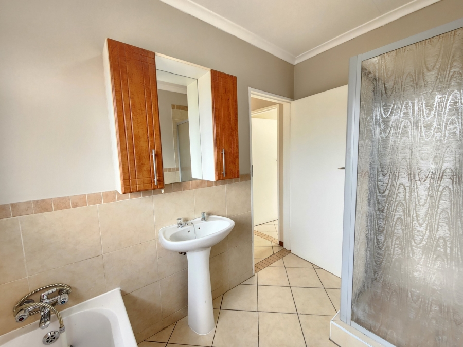To Let 3 Bedroom Property for Rent in La Montagne Gauteng