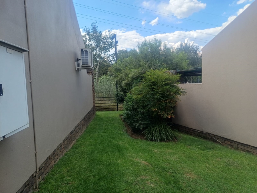 2 Bedroom Property for Sale in Sonneglans Gauteng