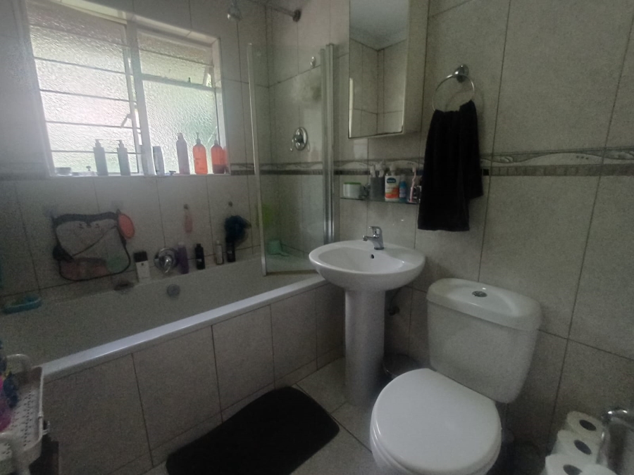 2 Bedroom Property for Sale in Sonneglans Gauteng