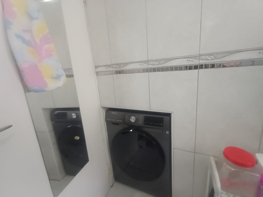 2 Bedroom Property for Sale in Sonneglans Gauteng