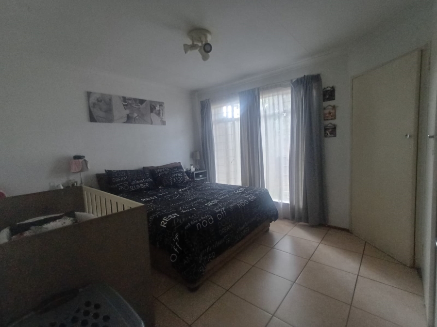 2 Bedroom Property for Sale in Sonneglans Gauteng