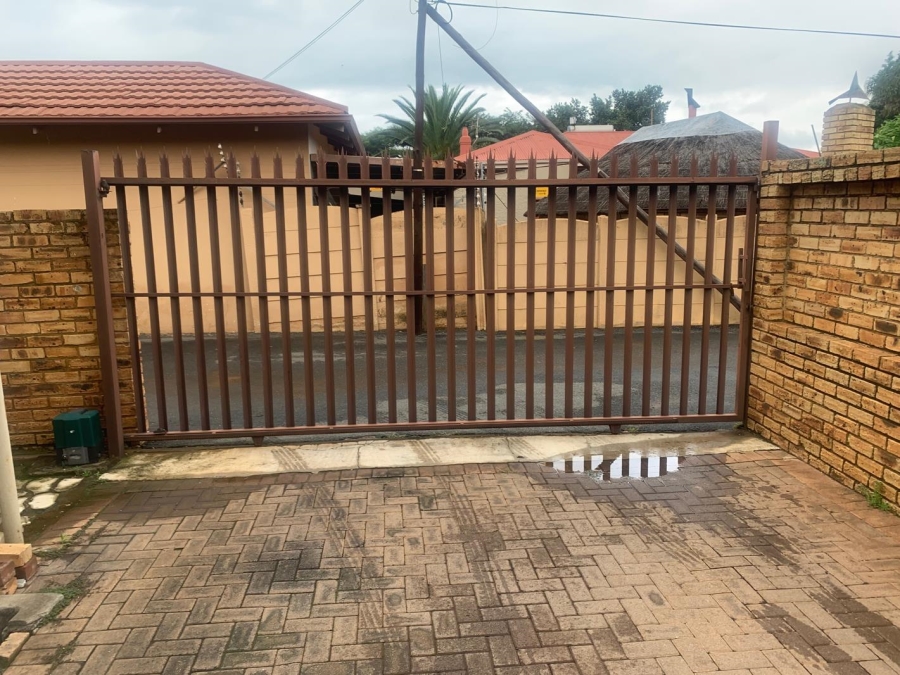 To Let 3 Bedroom Property for Rent in Krugersdorp North Gauteng