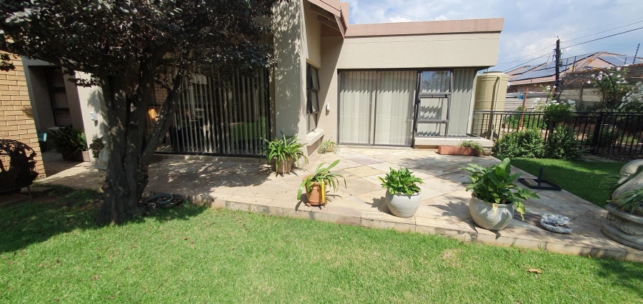 2 Bedroom Property for Sale in New Redruth Gauteng