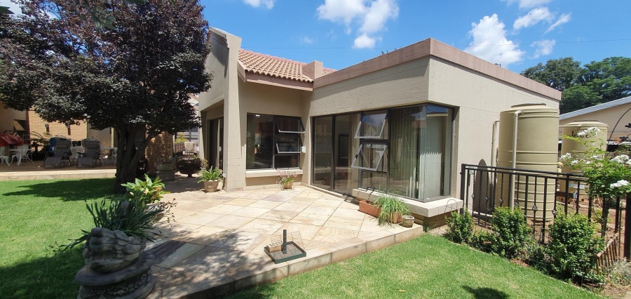 2 Bedroom Property for Sale in New Redruth Gauteng