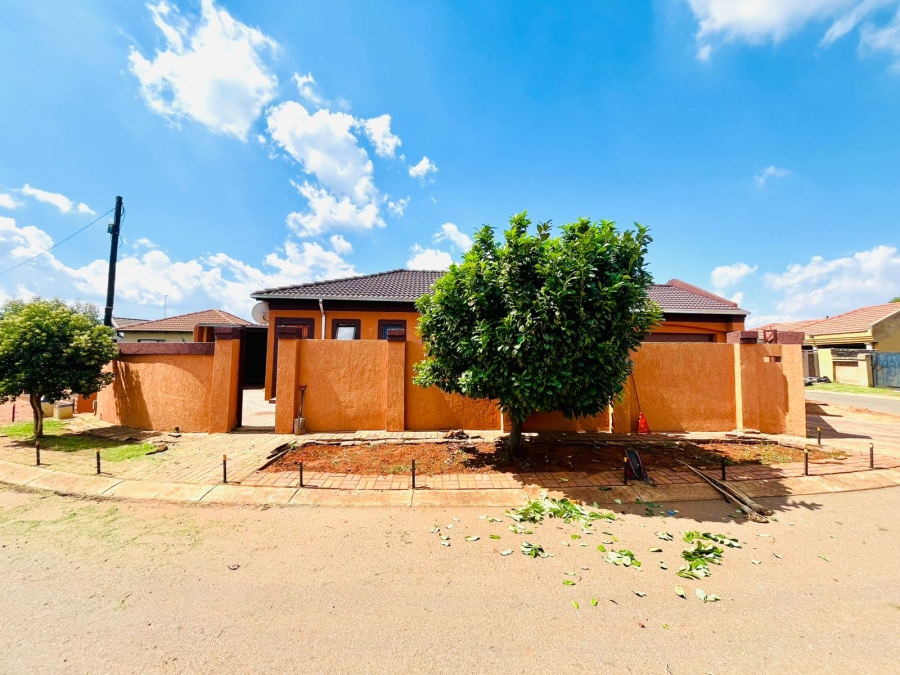 3 Bedroom Property for Sale in Dawn Park Gauteng