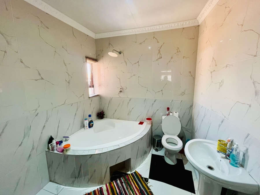 3 Bedroom Property for Sale in Dawn Park Gauteng