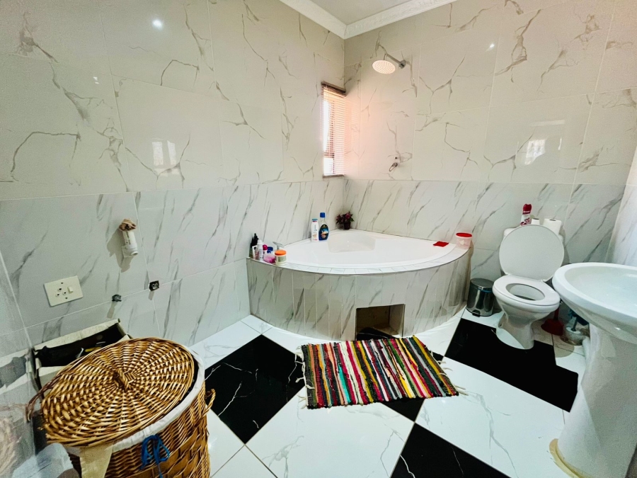 3 Bedroom Property for Sale in Dawn Park Gauteng