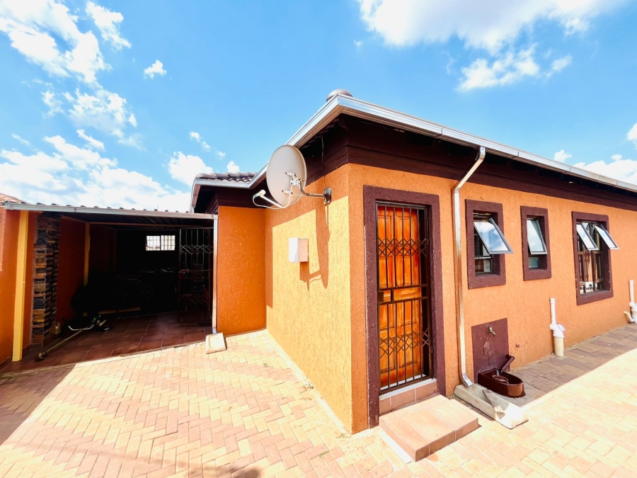 3 Bedroom Property for Sale in Dawn Park Gauteng