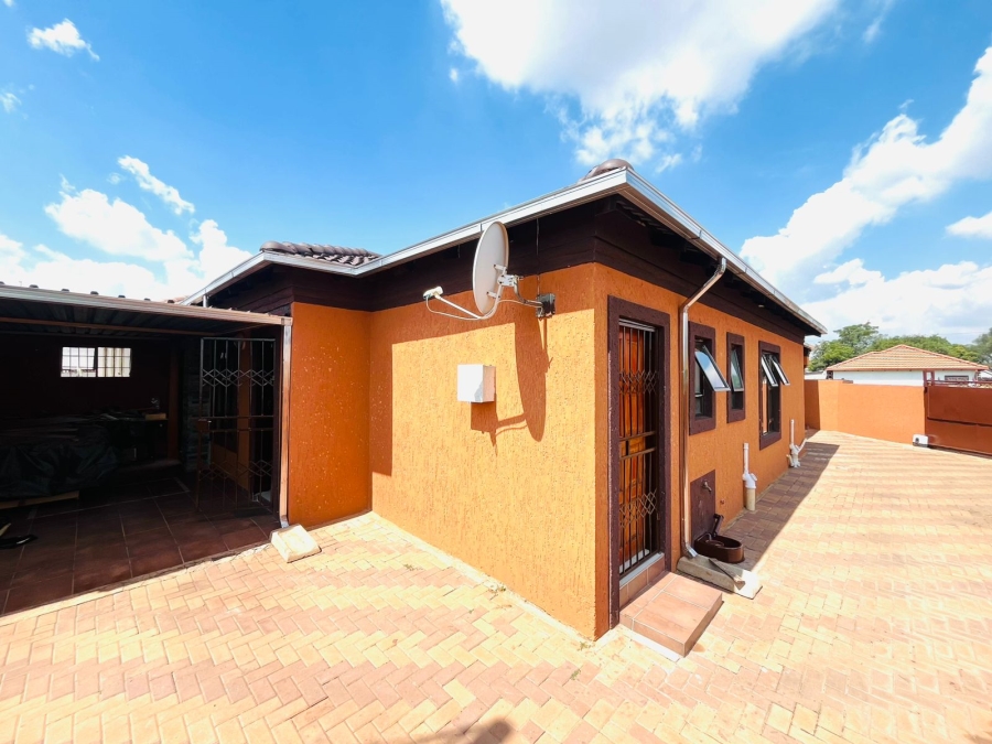 3 Bedroom Property for Sale in Dawn Park Gauteng