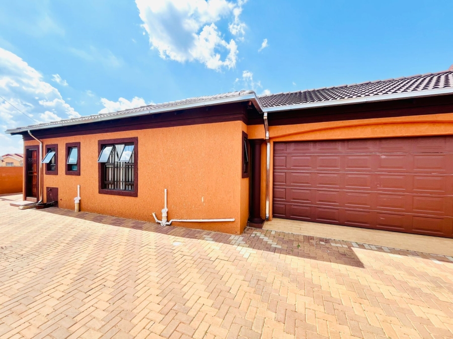 3 Bedroom Property for Sale in Dawn Park Gauteng