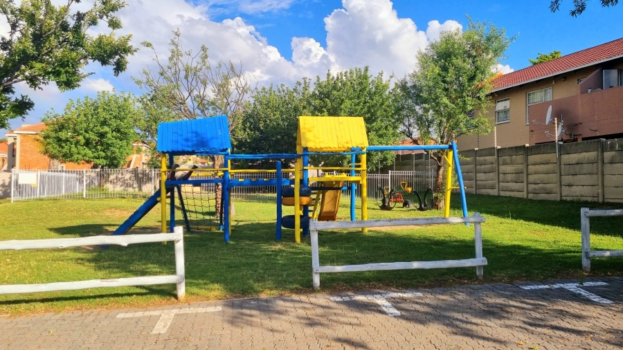 2 Bedroom Property for Sale in Vorna Valley Gauteng