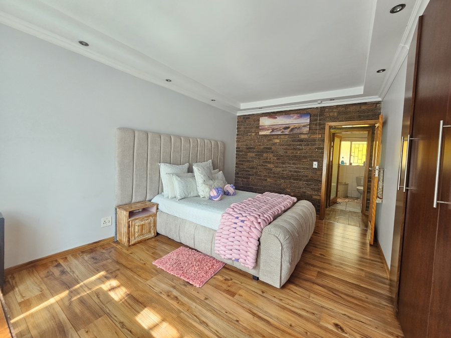 3 Bedroom Property for Sale in Dersley Gauteng