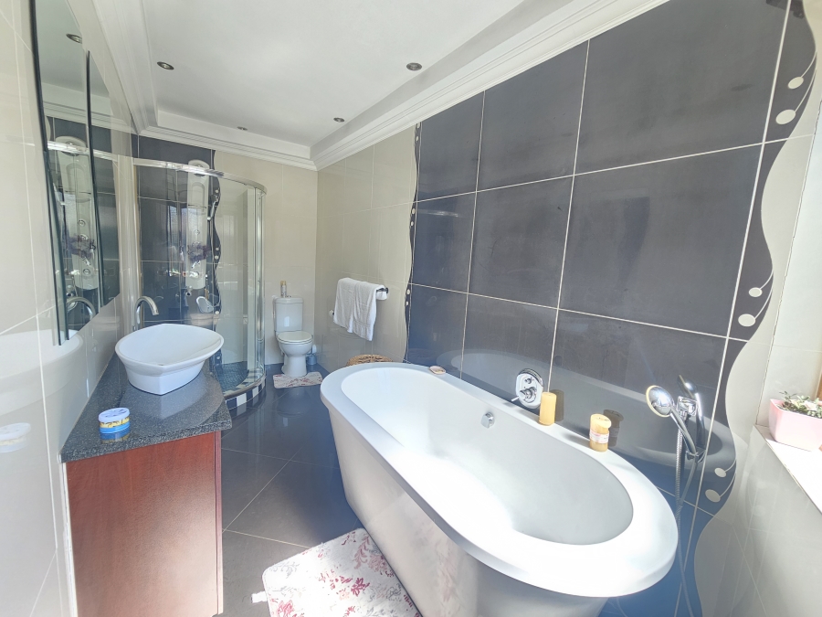 3 Bedroom Property for Sale in Dersley Gauteng