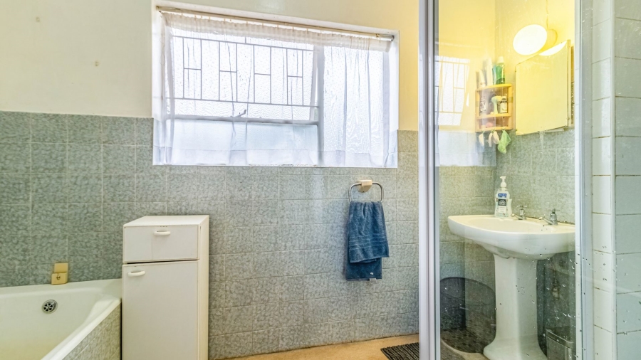 3 Bedroom Property for Sale in Cyrildene Gauteng