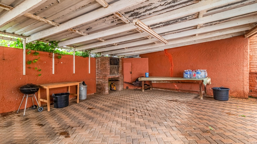 3 Bedroom Property for Sale in Cyrildene Gauteng