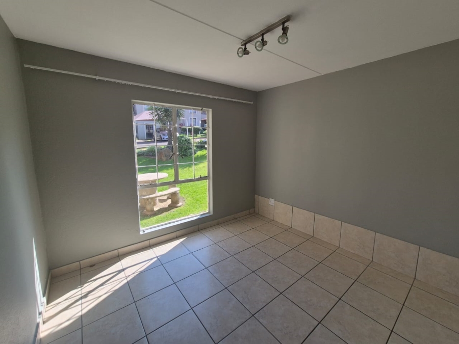 2 Bedroom Property for Sale in Oakdene Gauteng