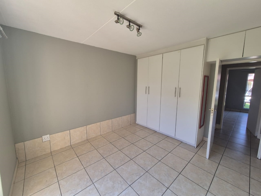 2 Bedroom Property for Sale in Oakdene Gauteng