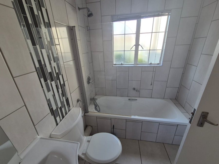 2 Bedroom Property for Sale in Oakdene Gauteng