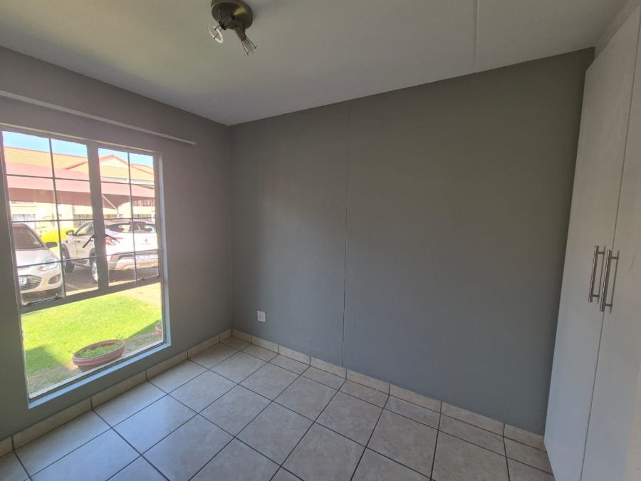 2 Bedroom Property for Sale in Oakdene Gauteng