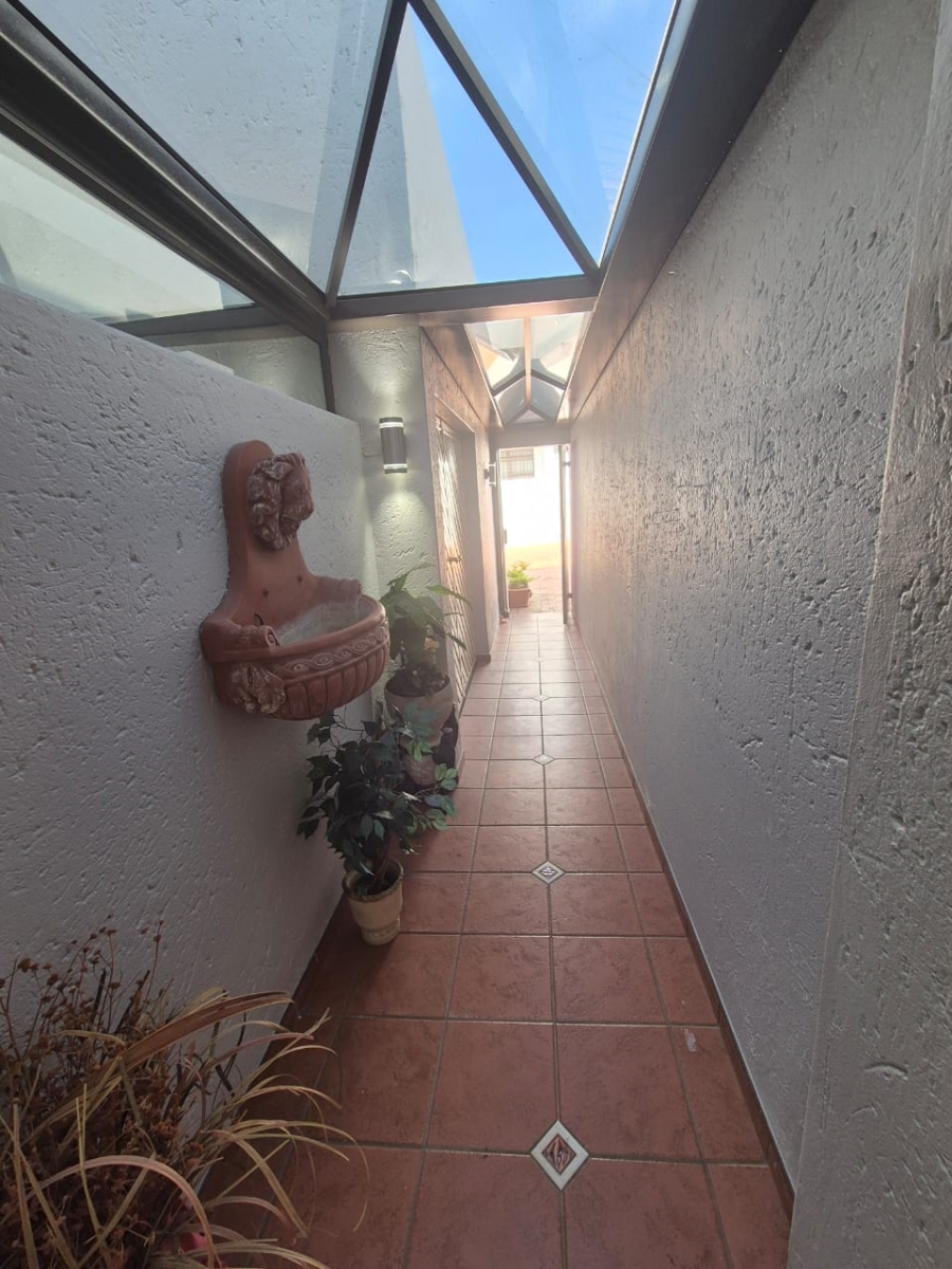 3 Bedroom Property for Sale in Glenvista Gauteng