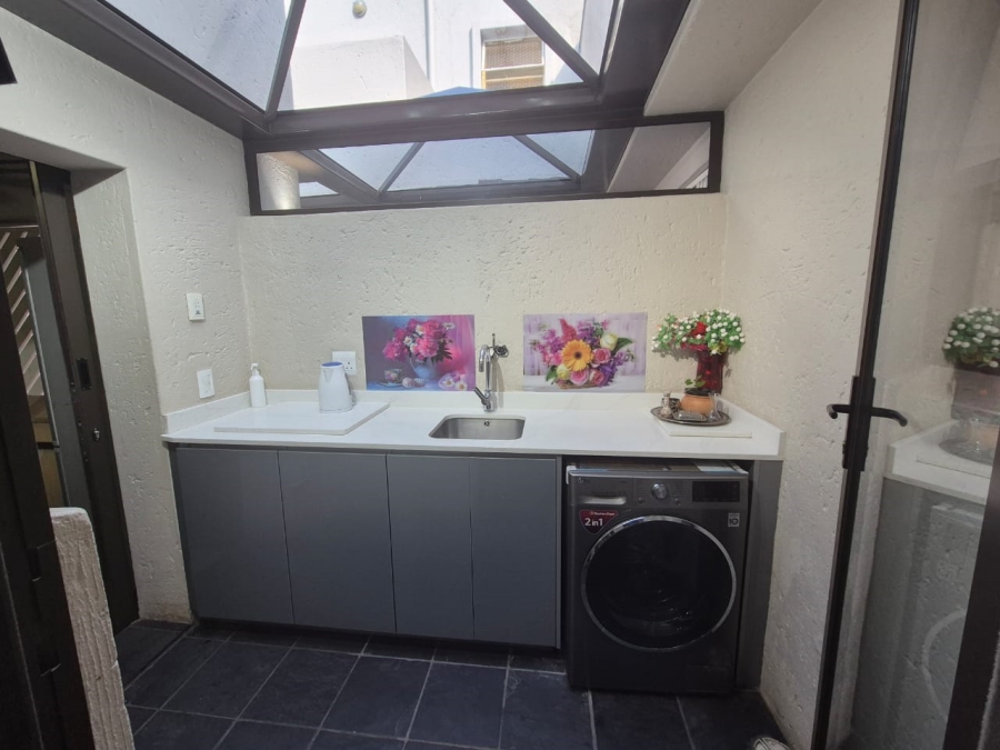 3 Bedroom Property for Sale in Glenvista Gauteng