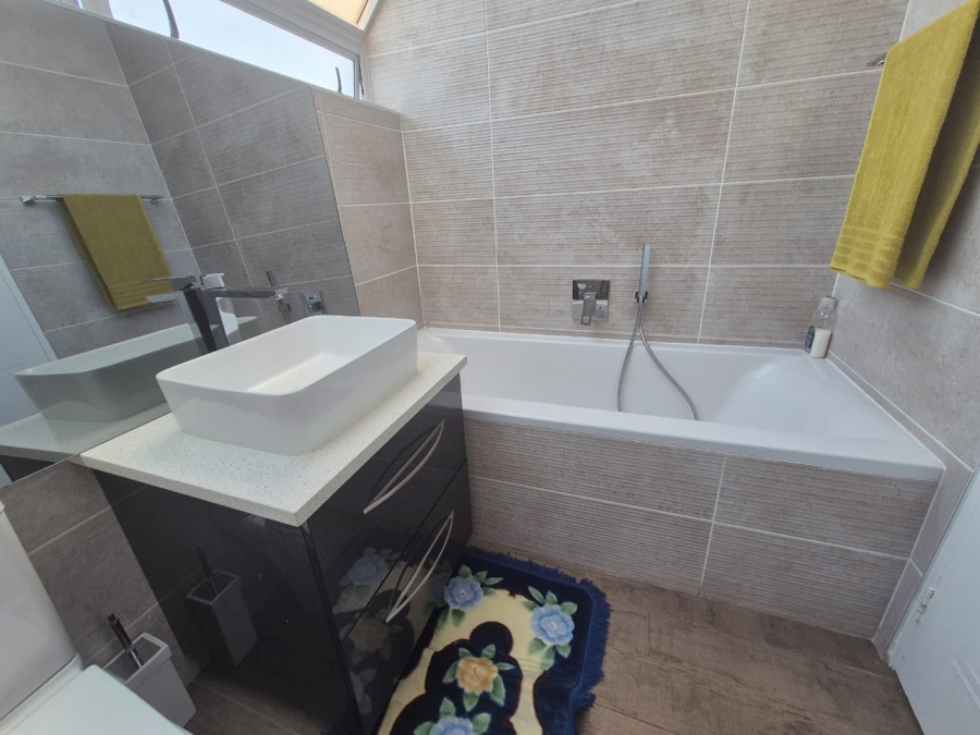 3 Bedroom Property for Sale in Glenvista Gauteng