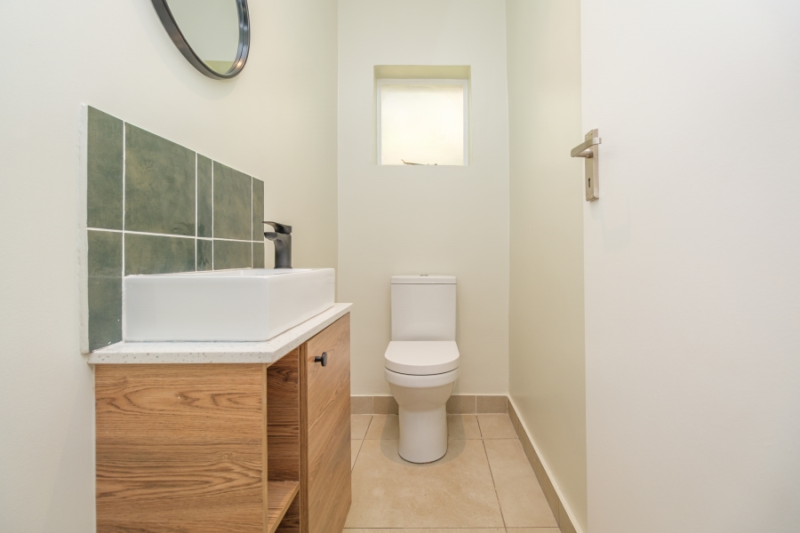 To Let 2 Bedroom Property for Rent in Sandown Gauteng