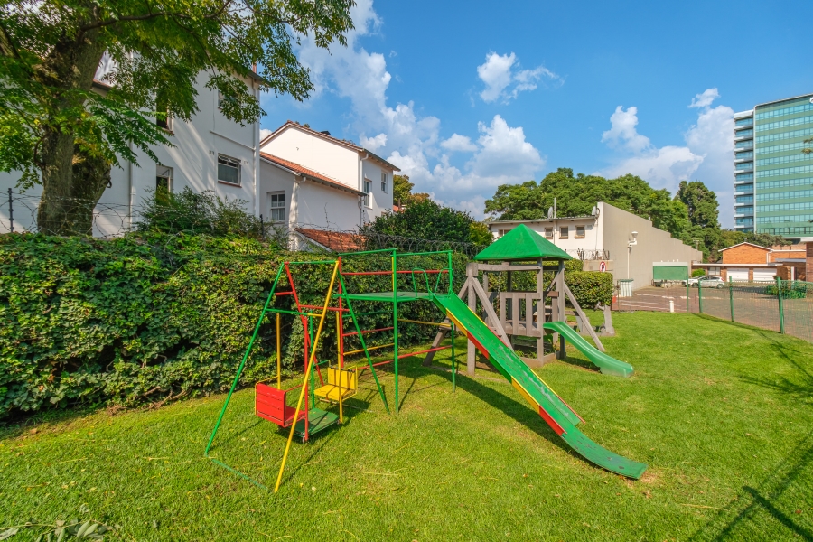 To Let 2 Bedroom Property for Rent in Sandown Gauteng