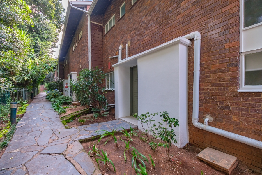 To Let 2 Bedroom Property for Rent in Sandown Gauteng