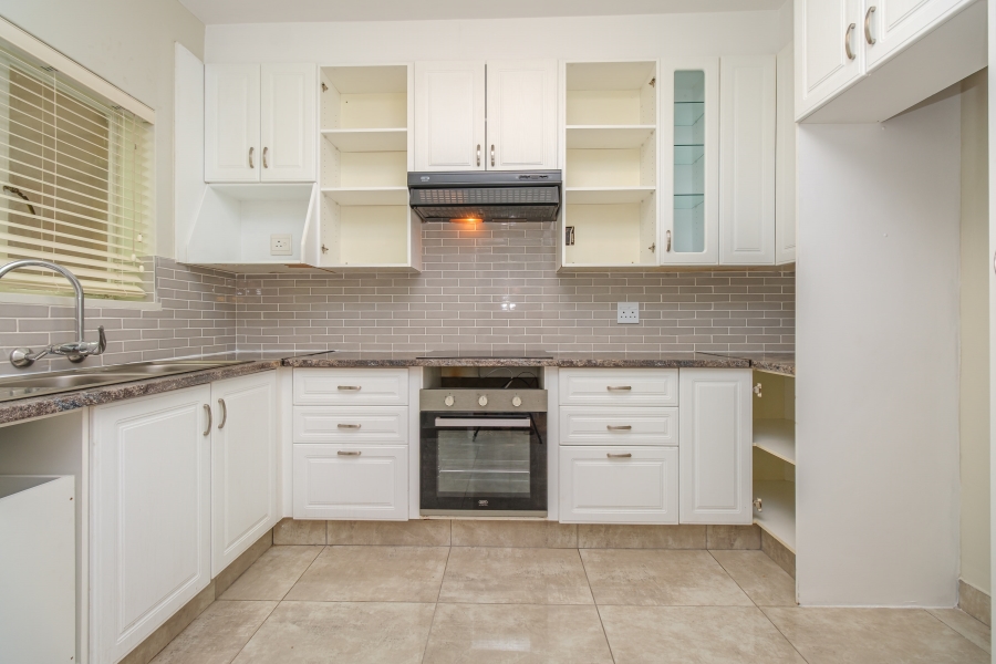 To Let 2 Bedroom Property for Rent in Sandown Gauteng