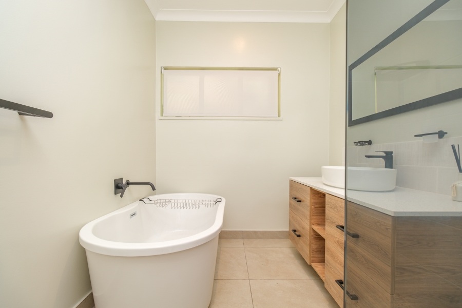 To Let 2 Bedroom Property for Rent in Sandown Gauteng