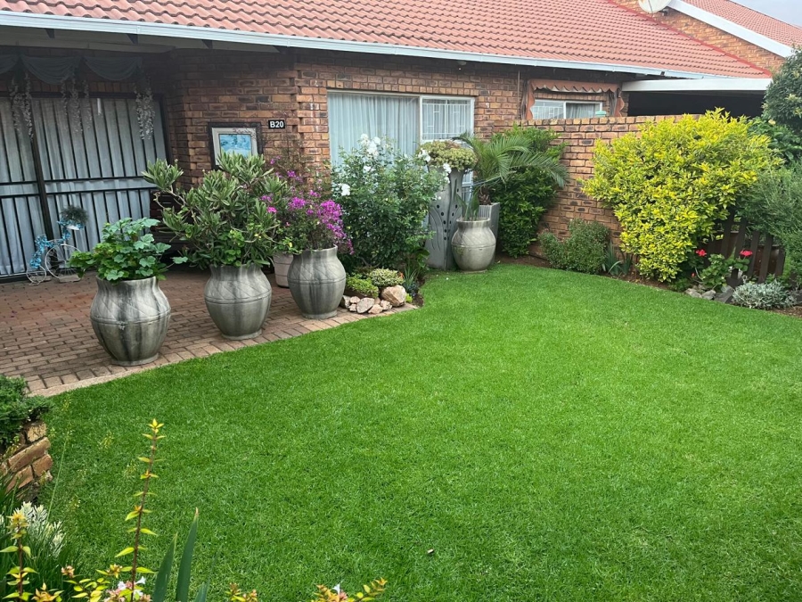 To Let 2 Bedroom Property for Rent in Dowerglen Gauteng