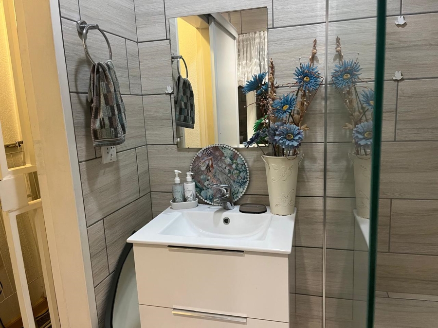 To Let 2 Bedroom Property for Rent in Dowerglen Gauteng