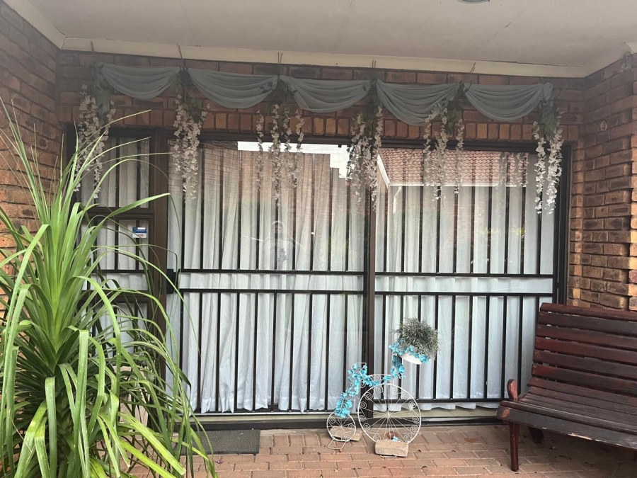 To Let 2 Bedroom Property for Rent in Dowerglen Gauteng