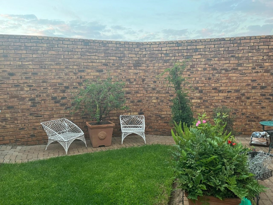 To Let 2 Bedroom Property for Rent in Dowerglen Gauteng